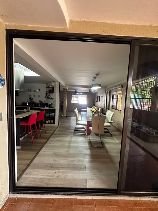 C2597 SE VENDE AMPLIA Y ESPECTACULAR CASA EN ALTOS DE PANAMA