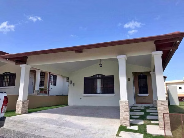 SE ALQUILA AMPLIA CASA SEMIAMOBLADA EN LAS CUMBRES, VISTAS DEL LAGO