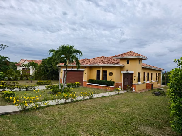 Family House in Hacienda Pacífica - 124; Extensive Land and Nature in San Carlos