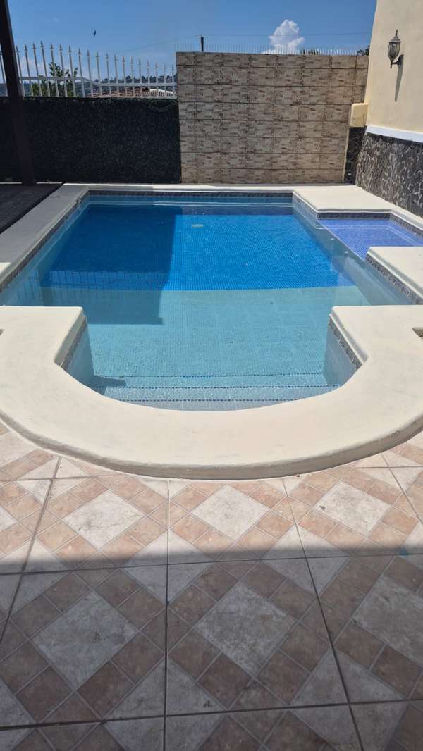 2 LEVELS WIDE HOUSE WITH POOL