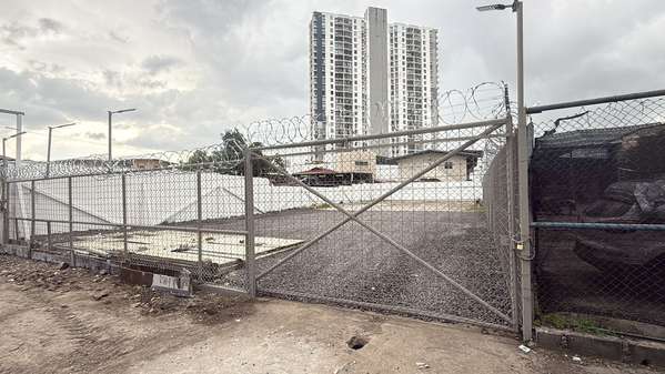 LAND IS RENTED FLAT PARK LEFEVRE