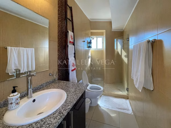 Apartamento en alquiler de playa amoblado en P.H. Patricia Italia, en Farallón