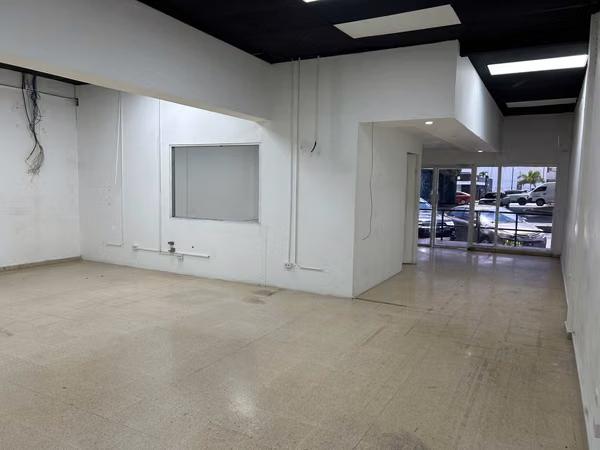 ALQUILO LOCAL COMERCIAL EN VÍA TRANSÍSTMICA – 140 M² | $1,400