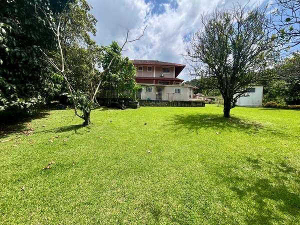 It sells duplex house, together or separately in Albrook - Ancon.