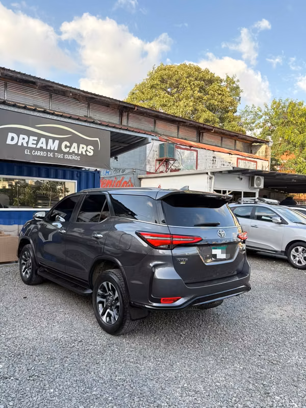 Toyota Fortuner 2025 Full extra