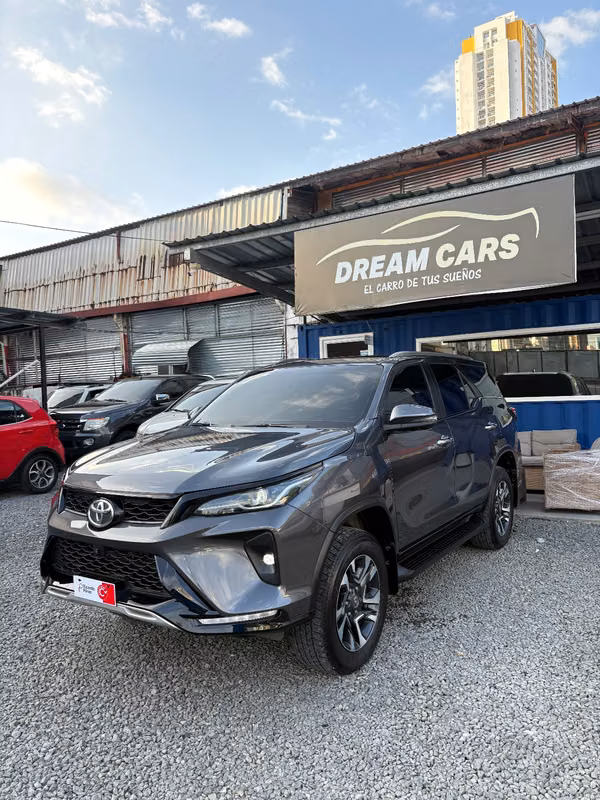 Toyota Fortuner 2025 Full extra