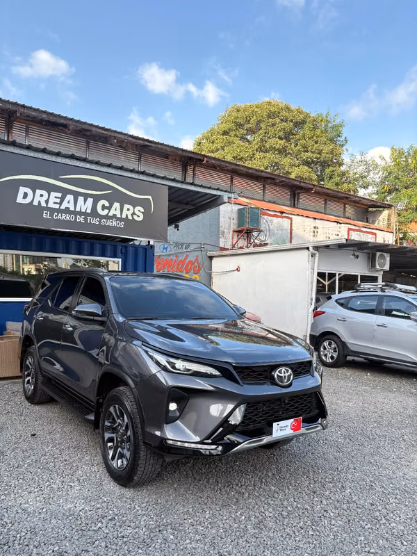 Toyota Fortuner 2025 Full extra