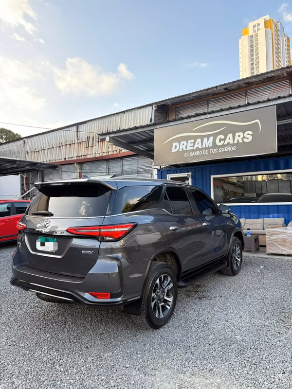 Toyota Fortuner 2025 Full extra