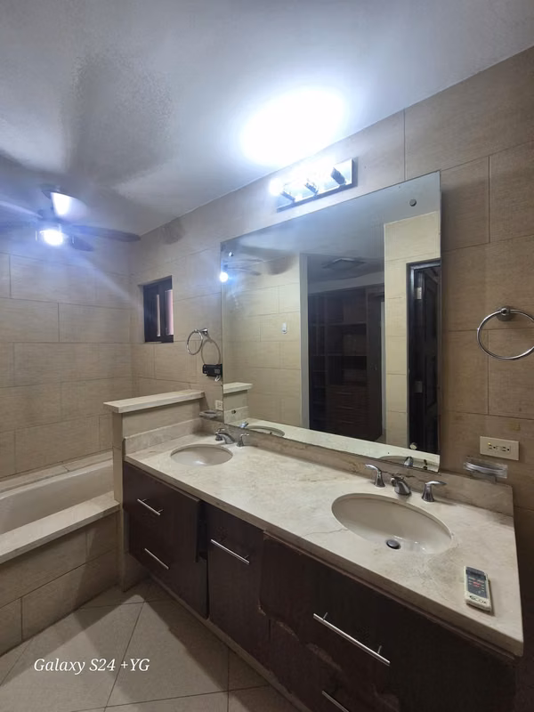 VENTA DE APARTAMENTO EN PH EMBASSY CLUB