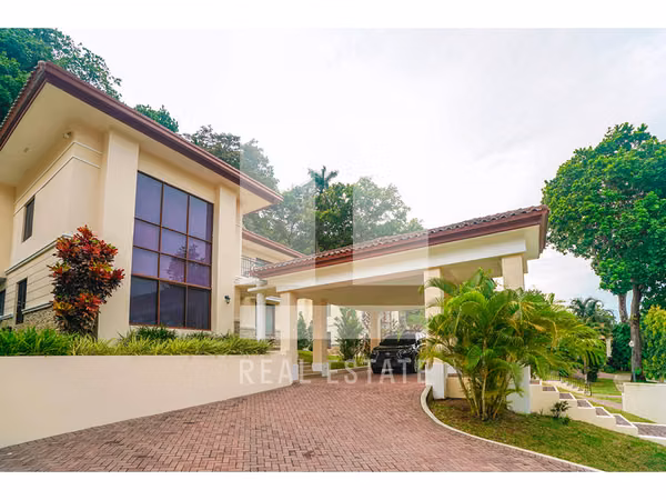 Se Vende Casa en Clayton, Los senderos de camino de Cruces