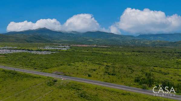 9,409 m² Lot for Sale in El Frances, Boquete with Main Road Access and Mountain Views