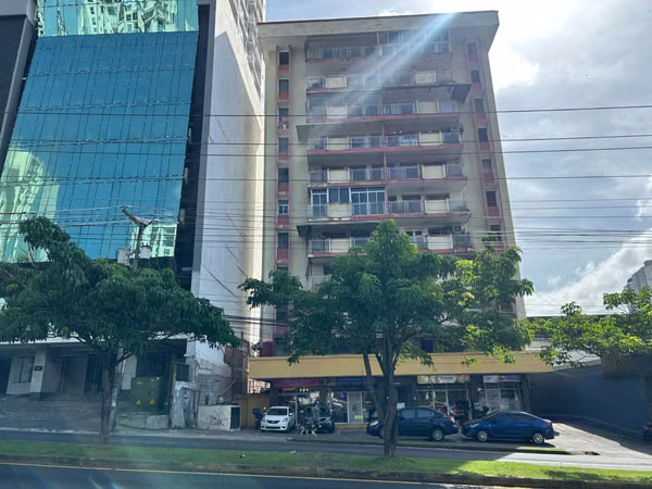 APARTAMENTO DE SEGUNDA A LA VENTA $160,000.00 , 147 M2 , UBICACION 12 DE OCTUBRE
