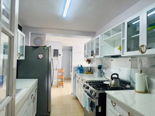 APARTAMENTO DE SEGUNDA A LA VENTA $160,000.00 , 147 M2 , UBICACION 12 DE OCTUBRE