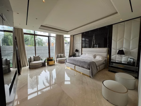 APARTMENT OCEAN REEF ISLAND FURNISHED 4REC WITH POOL MLD