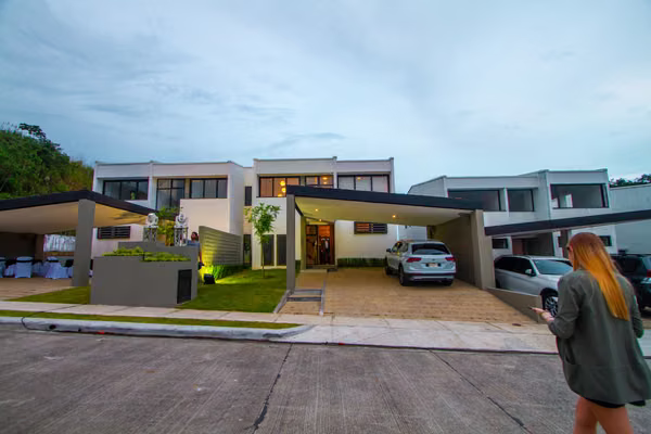 Se Vende Casa con terreno de 315 m2 en Barrio Alto