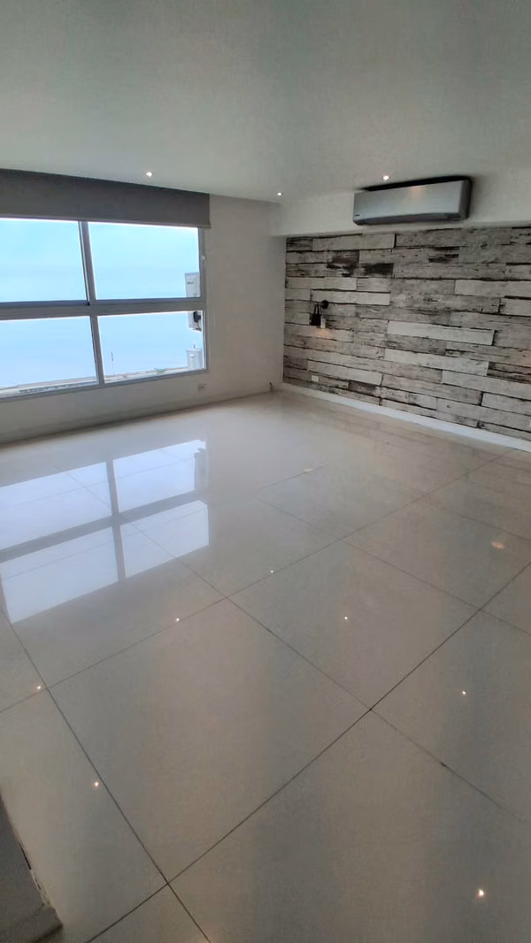 Sobre las Rocas. 416mts 3r 3b den remodelado $560,000.00NEG