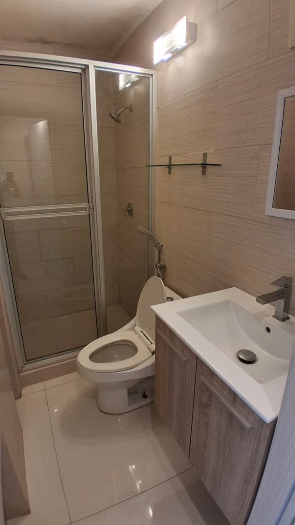 Sobre las Rocas. 416mts 3r 3b den remodelado $560,000.00NEG