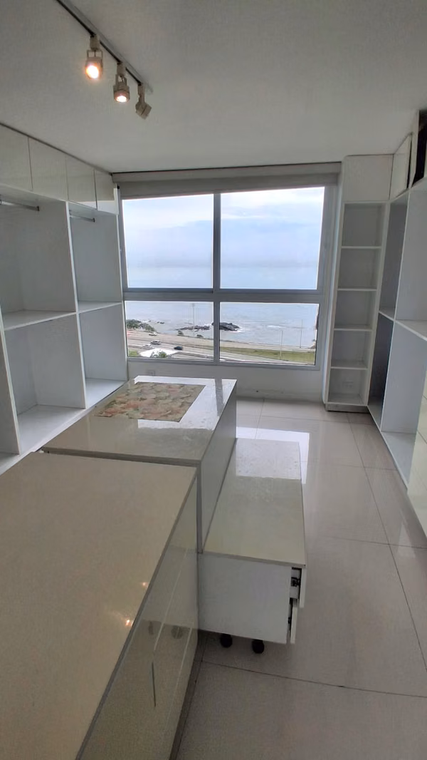 Sobre las Rocas. 416mts 3r 3b den remodelado $560,000.00NEG