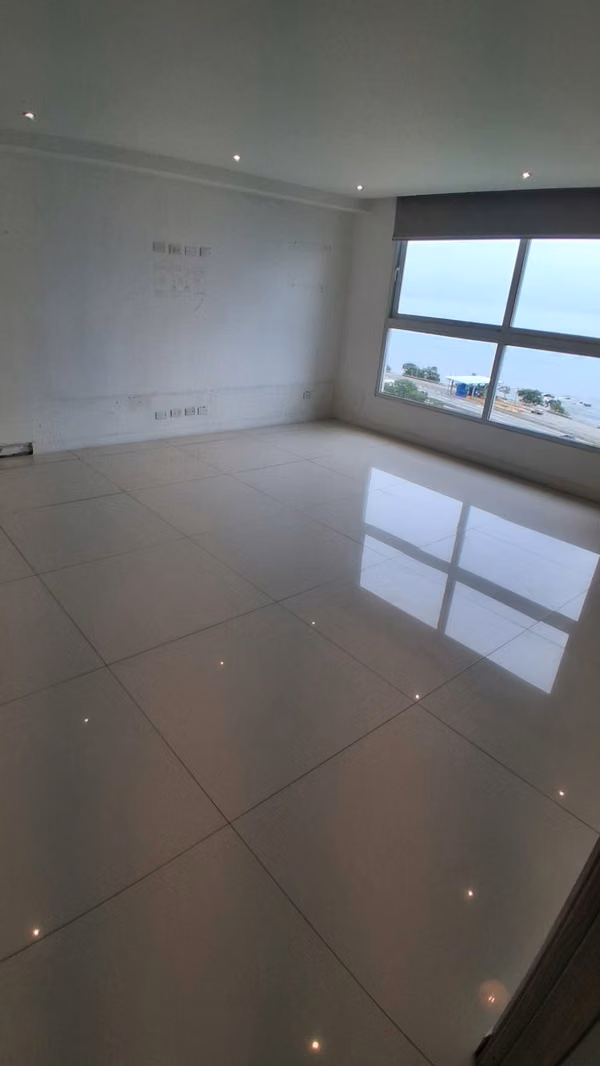 Sobre las Rocas. 416mts 3r 3b den remodelado $560,000.00NEG