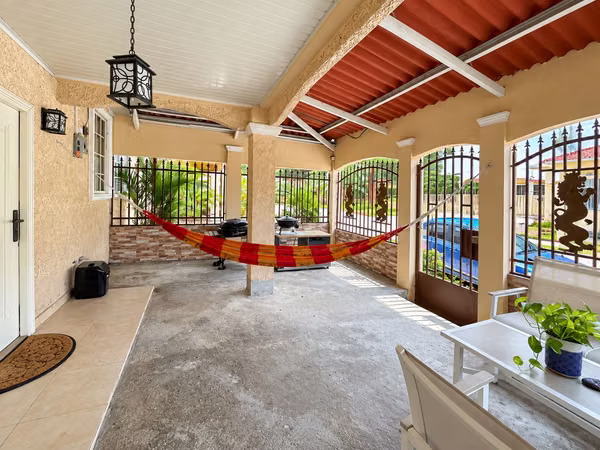 SE VENDE CASA EN PEDREGAL - RESIDENCIAL PACIFIC PLACE - CON PUERTA DE SEGURIDAD - $153,000.00