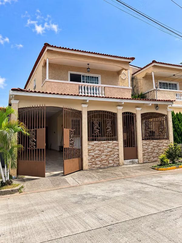 SE VENDE CASA EN PEDREGAL - RESIDENCIAL PACIFIC PLACE - CON PUERTA DE SEGURIDAD - $153,000.00