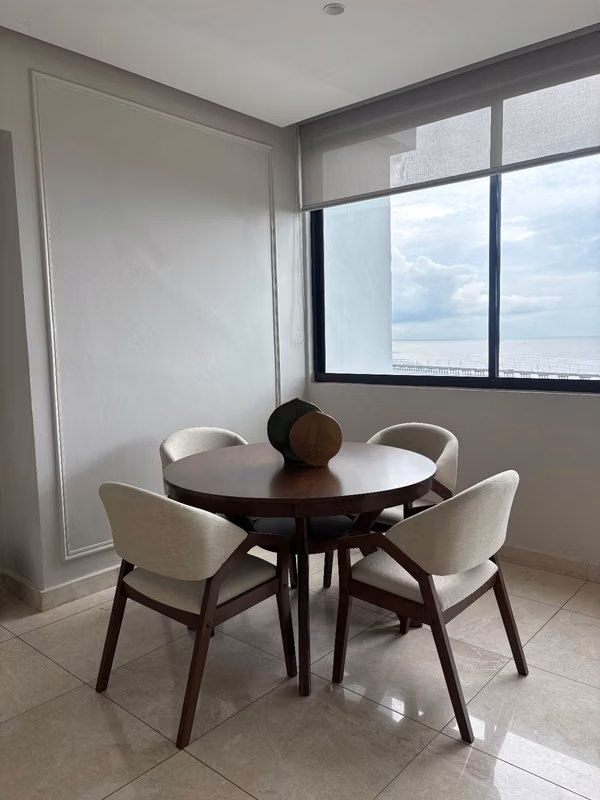 Dining room and 4 new chairs without use