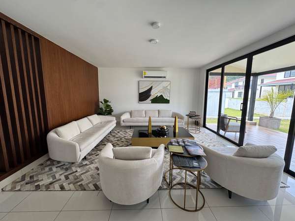Sale of House in exclusive residential for premiere in Costa Verde