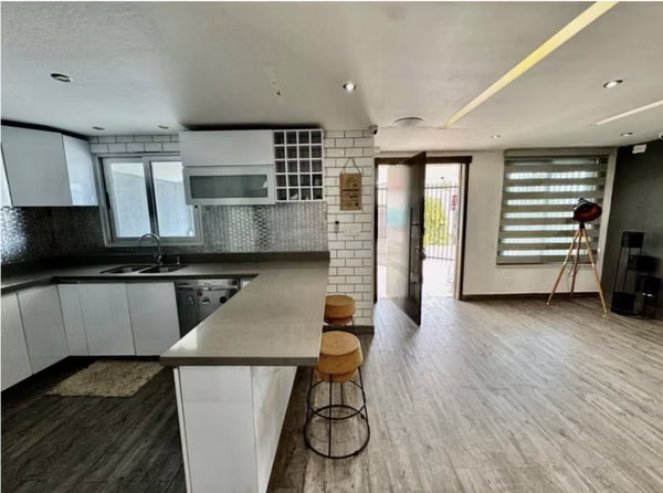VENTA DE CASA EN ESQUINA / VILLA LUCRE