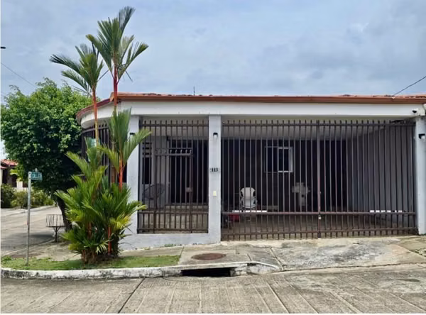 VENTA DE CASA EN ESQUINA / VILLA LUCRE