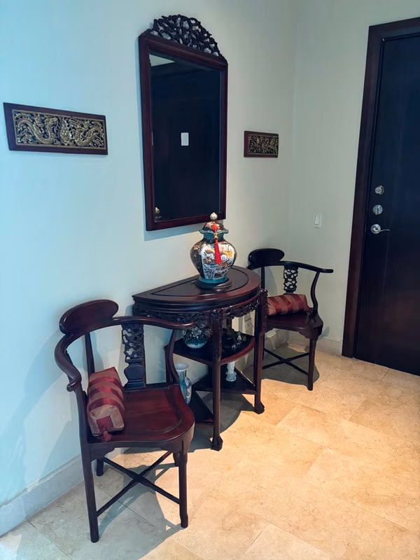 Asian Reciper Set 4 Parts: Mesa Consola Media Luna, 2 Skiners & Mirror Chairs