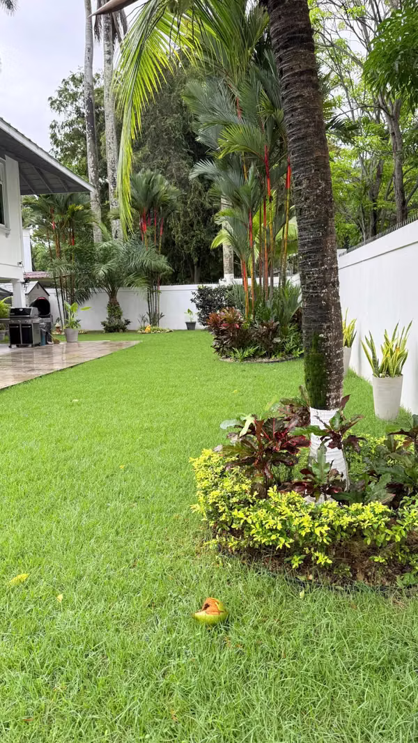 Casa esquinera en venta en Balboa, Ancón | 4 recámaras | $375,000