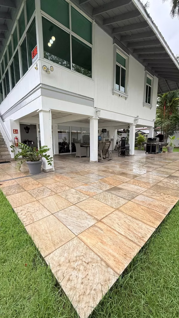Casa esquinera en venta en Balboa, Ancón | 4 recámaras | $375,000