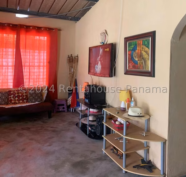House is sold in Nueva Gorgona