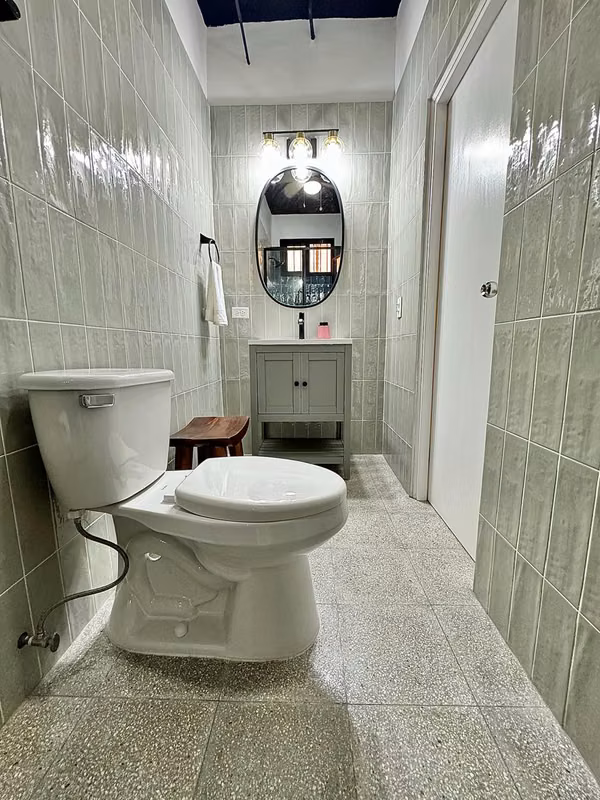 Apartamento Amoblado de 2 Recámaras en PH Plaza Central | Casco Viejo