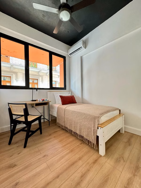 Apartamento Amoblado de 2 Recámaras en PH Plaza Central | Casco Viejo