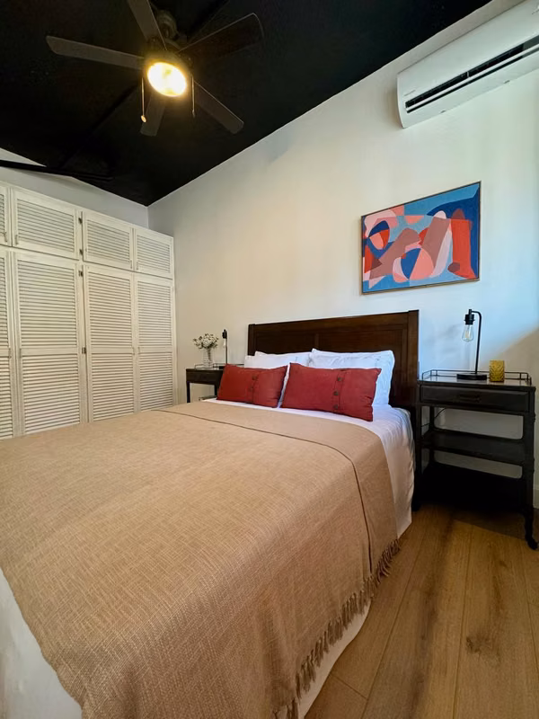 Apartamento Amoblado de 2 Recámaras en PH Plaza Central | Casco Viejo