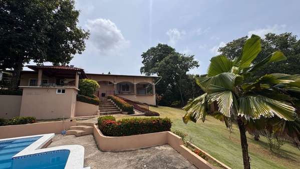 SOLD HOUSE WITH POOL IN ARRAIJAN