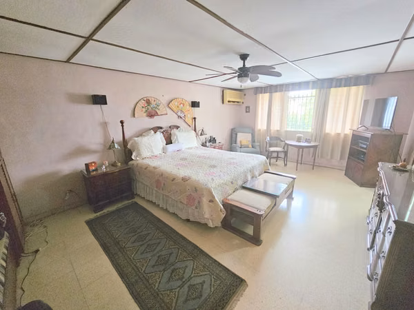 Sale of House in Esquina with Huge Patio in Altos de La Loma - Pueblo Nuevo. Negotiable price