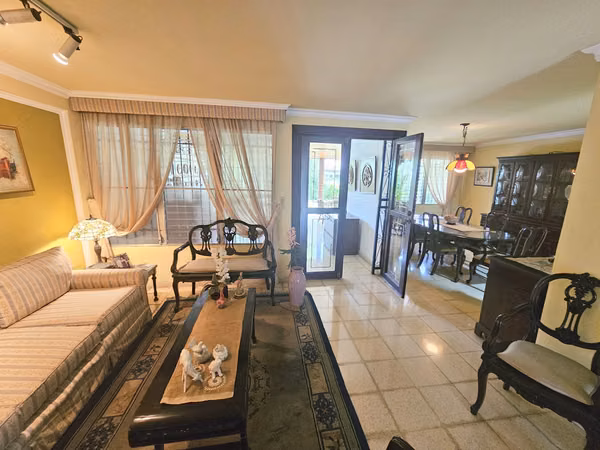 Sale of House in Esquina with Huge Patio in Altos de La Loma - Pueblo Nuevo. Negotiable price