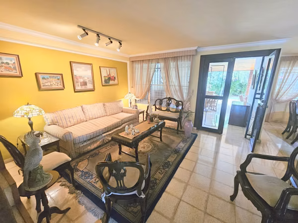 Sale of House in Esquina with Huge Patio in Altos de La Loma - Pueblo Nuevo. Negotiable price