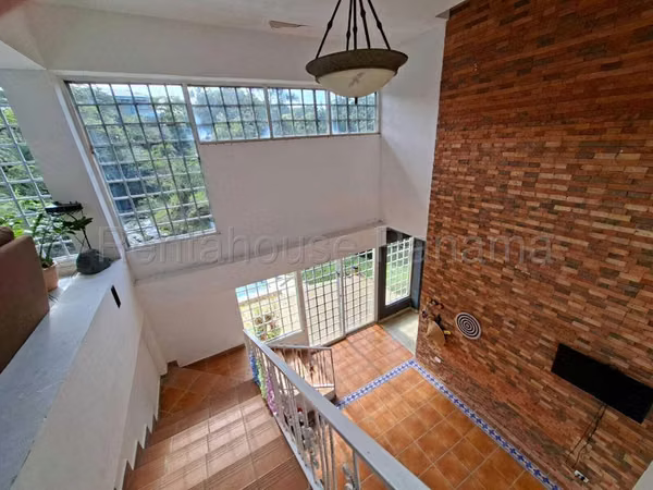 Venta de Casa en Las Cumbres, con Cascadas Naturales, Piscina y Cabaña GB