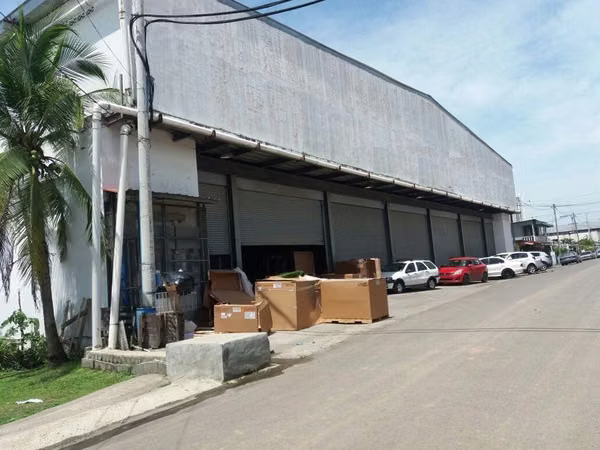 Gran Galera Commercial and Industrial with Mezanina - Strategic Connection to the Corridor