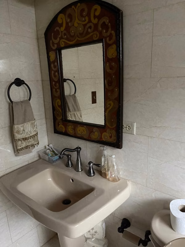 VENTA - HERMOSA CASA CON AMPLIO TERRENO EN CERRO AZUL (2,193 m²)