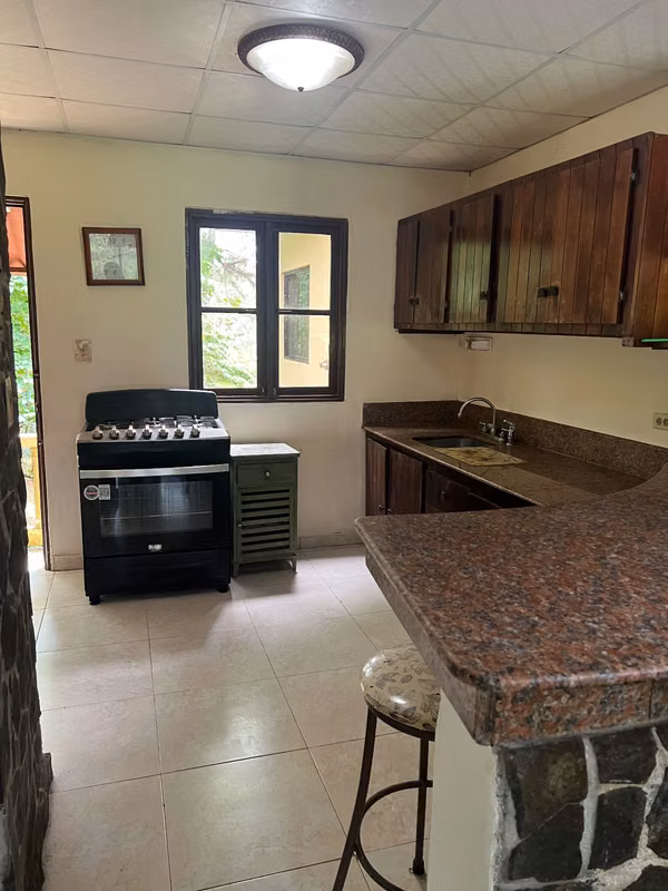 VENTA - HERMOSA CASA CON AMPLIO TERRENO EN CERRO AZUL (2,193 m²)