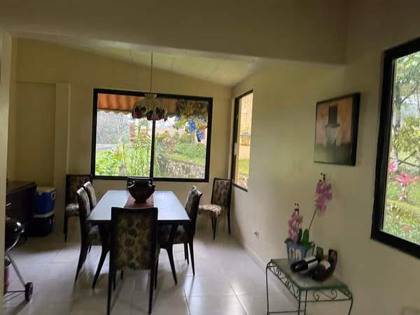 VENTA - HERMOSA CASA CON AMPLIO TERRENO EN CERRO AZUL (2,193 m²)