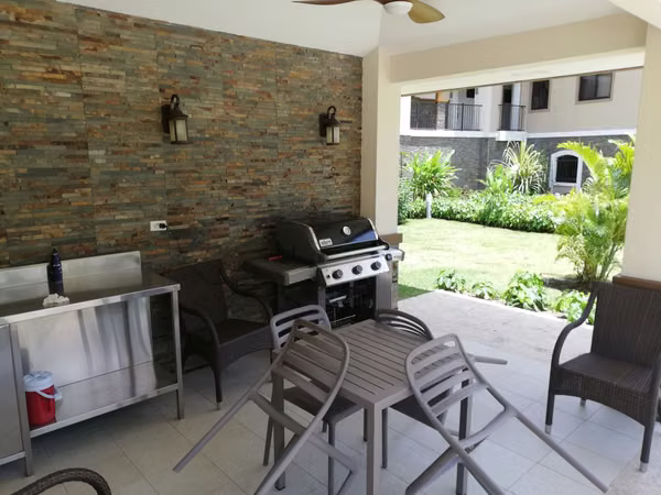 SE VENDE APARTAMENTO EN CLAYTON - PH EMBASSY CLUB