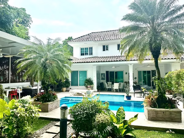 BIJAO - HOUSE WITH POOL