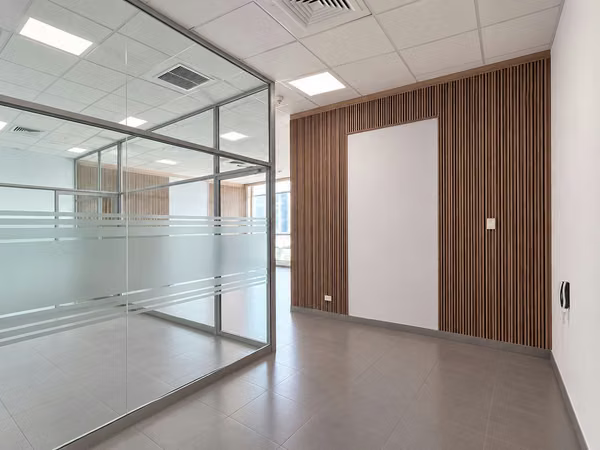 Office for Rent - 81.3 m ² - 124; 2 Parking