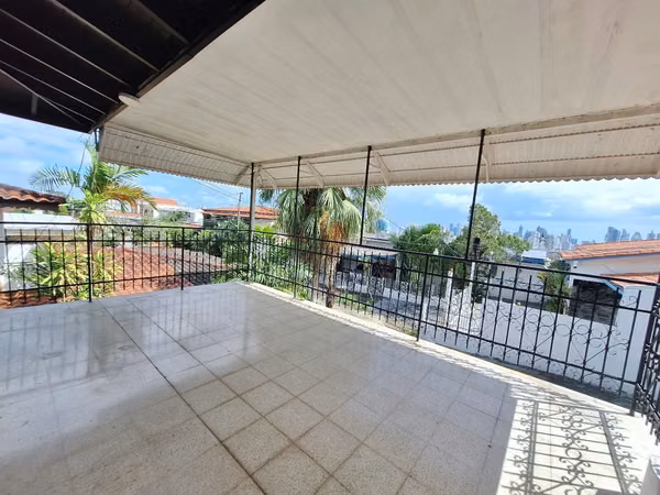 Casa en el Dorado de dos Niveles y 4 Parking