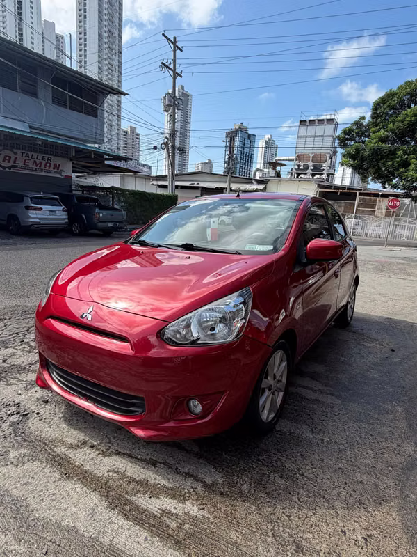Auto como nuevo muy poco kilometraje, muy buenas condiciones